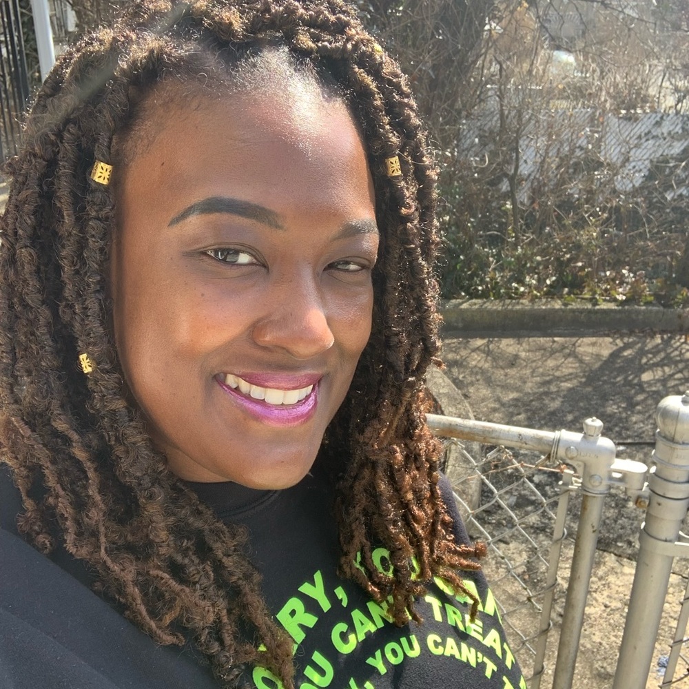 Meet your Posher, Zakia